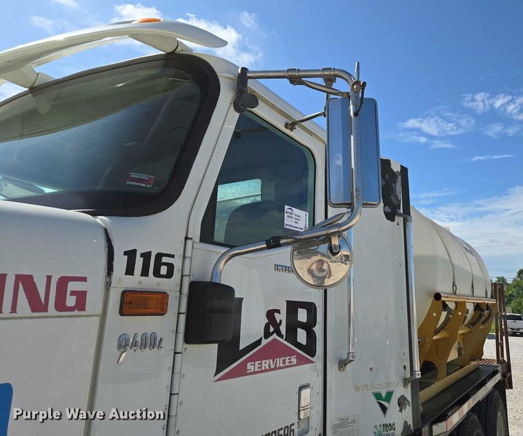 image for item ED2142 2007 International 9400i SBA flatbed truck with mud mixing system