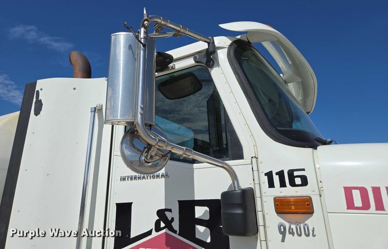 image for item ED2142 2007 International 9400i SBA flatbed truck with mud mixing system