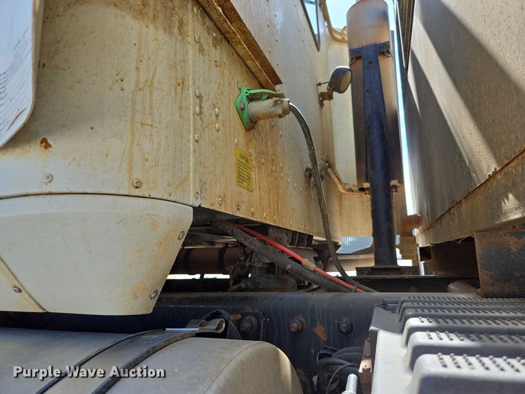 image for item ED2142 2007 International 9400i SBA flatbed truck with mud mixing system