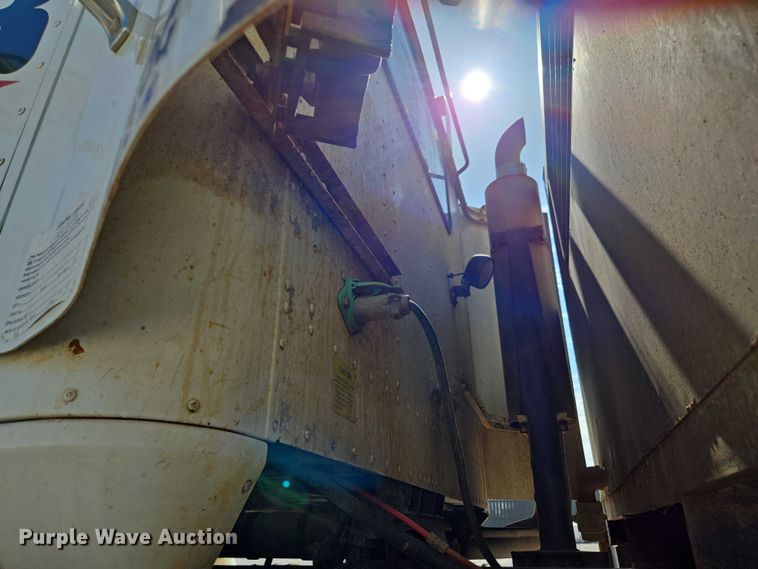 image for item ED2142 2007 International 9400i SBA flatbed truck with mud mixing system