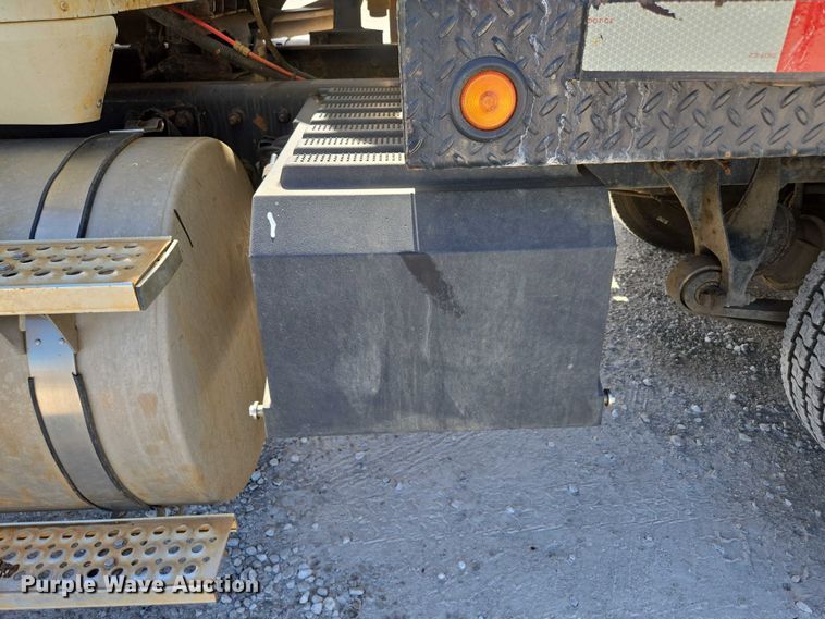 image for item ED2142 2007 International 9400i SBA flatbed truck with mud mixing system