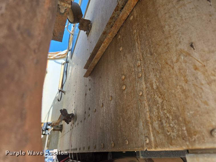 image for item ED2142 2007 International 9400i SBA flatbed truck with mud mixing system