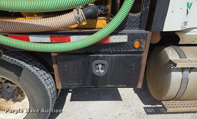 image for item ED2142 2007 International 9400i SBA flatbed truck with mud mixing system