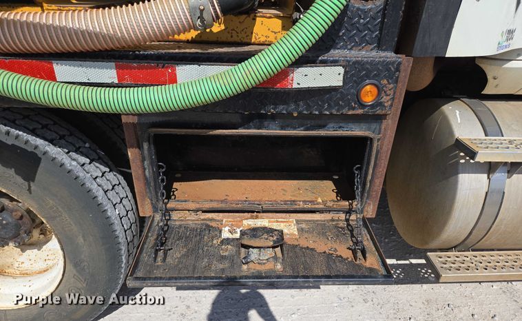 image for item ED2142 2007 International 9400i SBA flatbed truck with mud mixing system