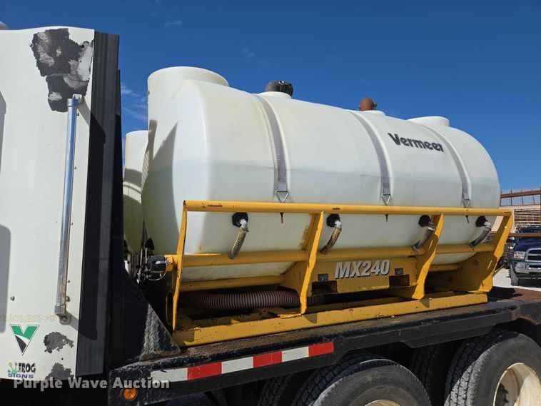 image for item ED2142 2007 International 9400i SBA flatbed truck with mud mixing system