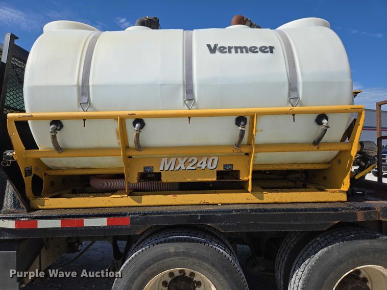 image for item ED2142 2007 International 9400i SBA flatbed truck with mud mixing system