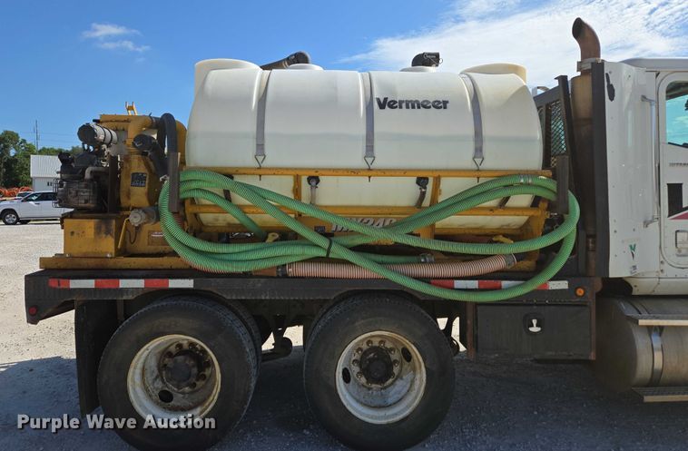 image for item ED2142 2007 International 9400i SBA flatbed truck with mud mixing system