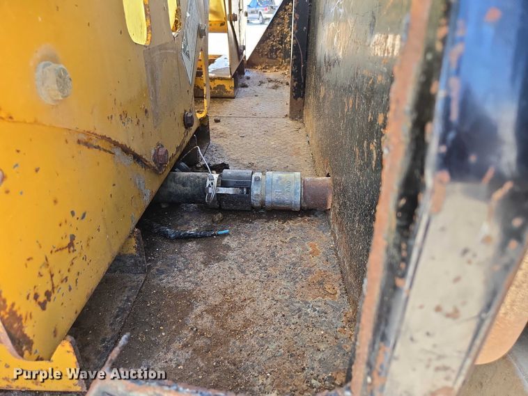 image for item ED2142 2007 International 9400i SBA flatbed truck with mud mixing system