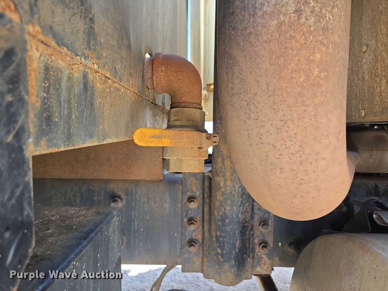 image for item ED2142 2007 International 9400i SBA flatbed truck with mud mixing system