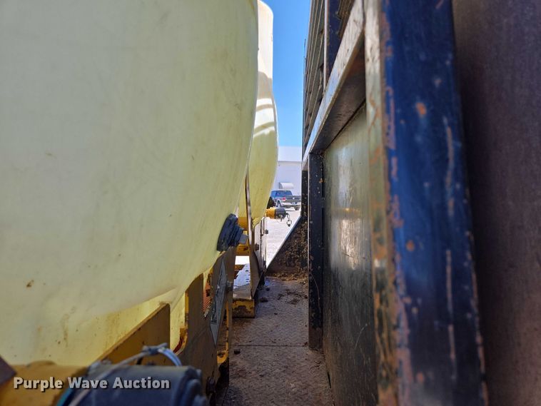 image for item ED2142 2007 International 9400i SBA flatbed truck with mud mixing system