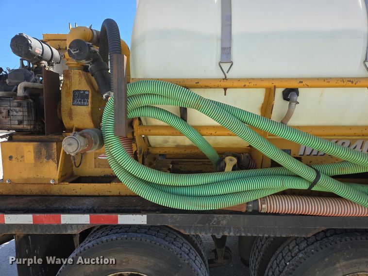 image for item ED2142 2007 International 9400i SBA flatbed truck with mud mixing system