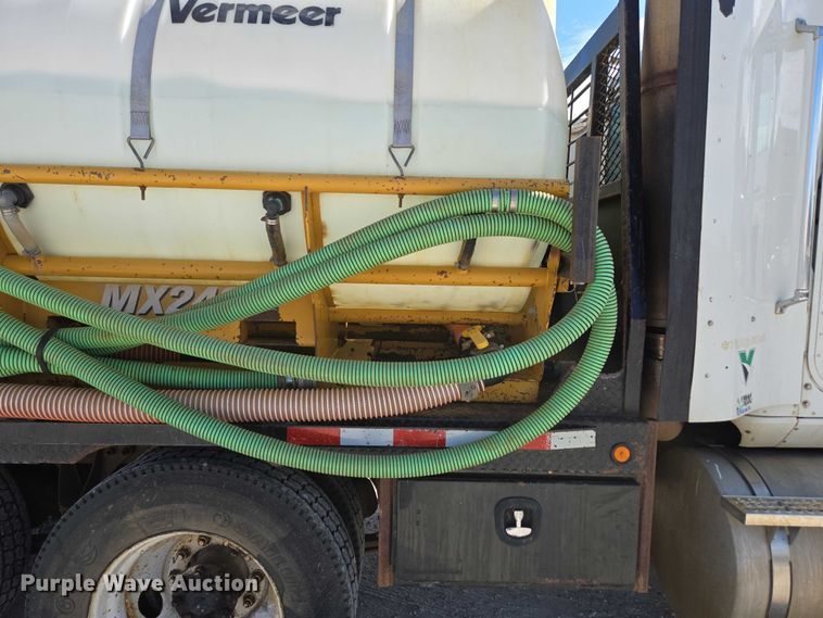 image for item ED2142 2007 International 9400i SBA flatbed truck with mud mixing system