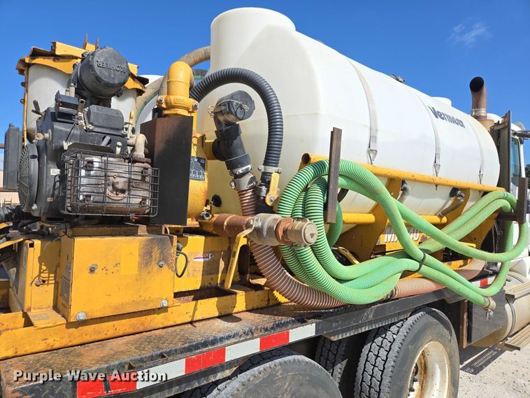 image for item ED2142 2007 International 9400i SBA flatbed truck with mud mixing system