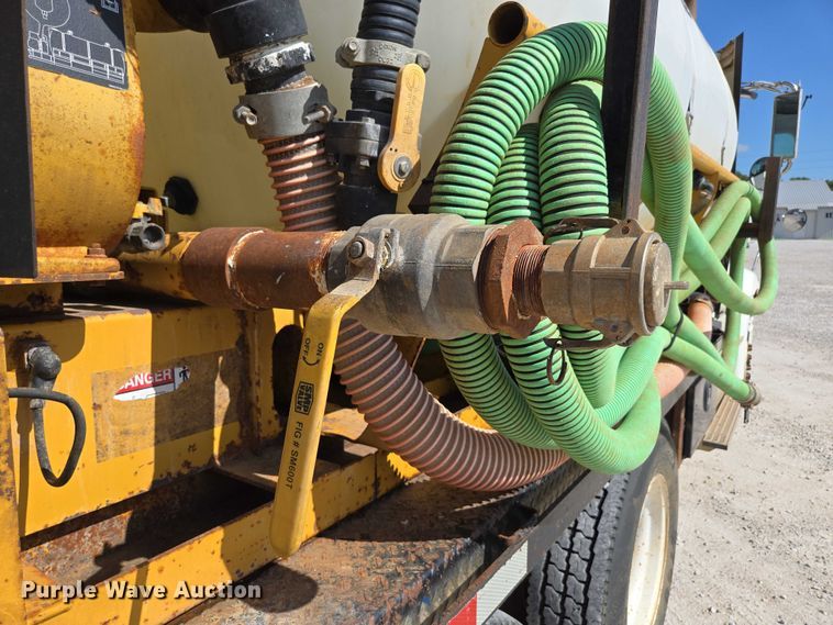 image for item ED2142 2007 International 9400i SBA flatbed truck with mud mixing system