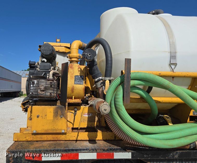 image for item ED2142 2007 International 9400i SBA flatbed truck with mud mixing system