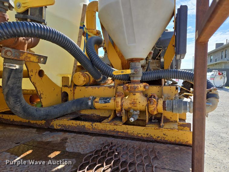 image for item ED2142 2007 International 9400i SBA flatbed truck with mud mixing system