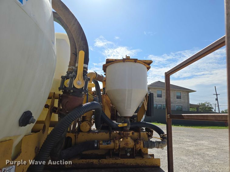 image for item ED2142 2007 International 9400i SBA flatbed truck with mud mixing system