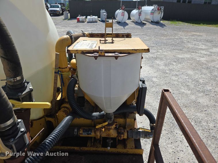 image for item ED2142 2007 International 9400i SBA flatbed truck with mud mixing system