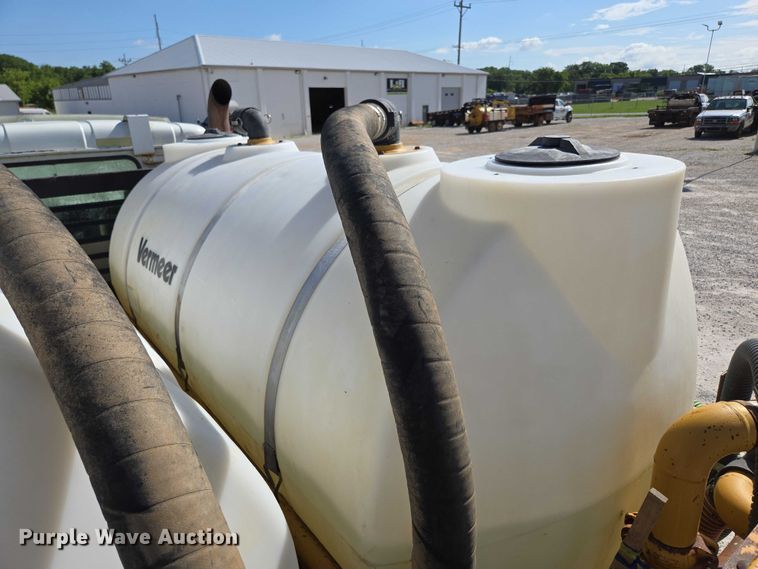 image for item ED2142 2007 International 9400i SBA flatbed truck with mud mixing system