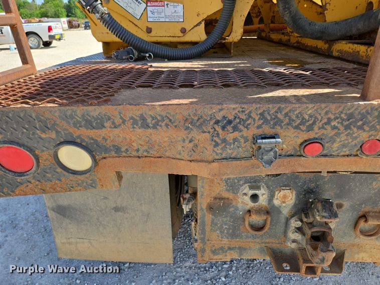 image for item ED2142 2007 International 9400i SBA flatbed truck with mud mixing system