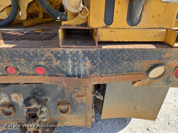 image for item ED2142 2007 International 9400i SBA flatbed truck with mud mixing system