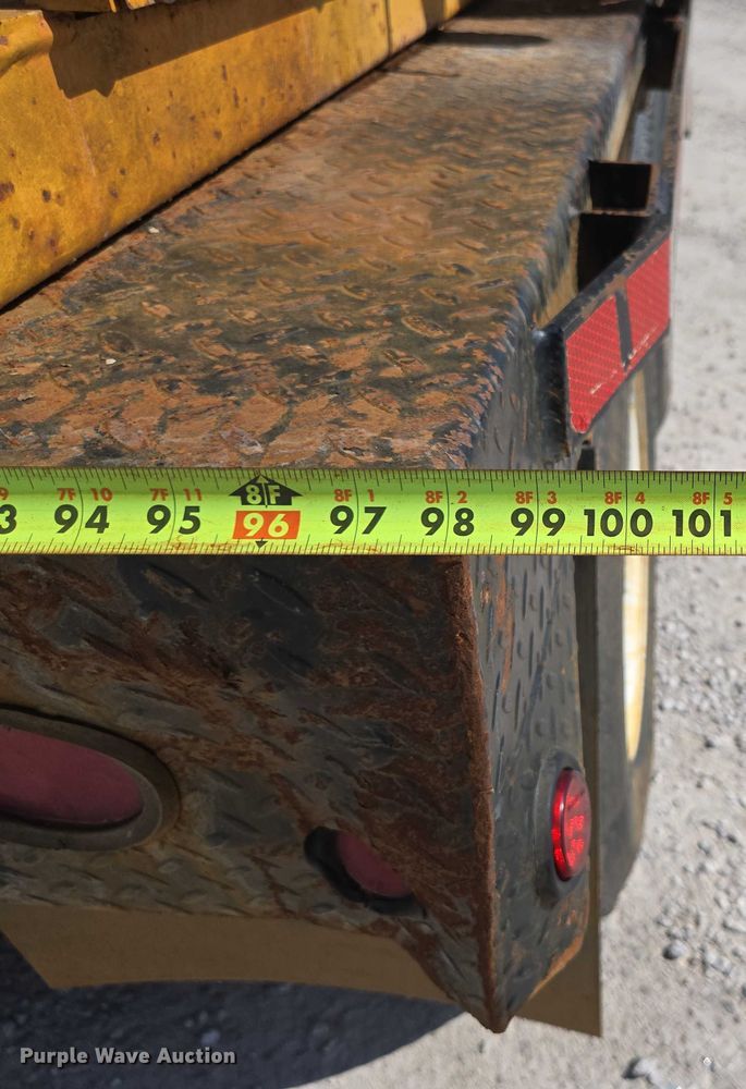 image for item ED2142 2007 International 9400i SBA flatbed truck with mud mixing system