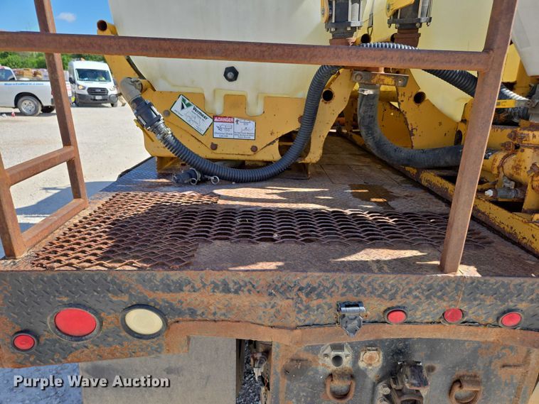 image for item ED2142 2007 International 9400i SBA flatbed truck with mud mixing system