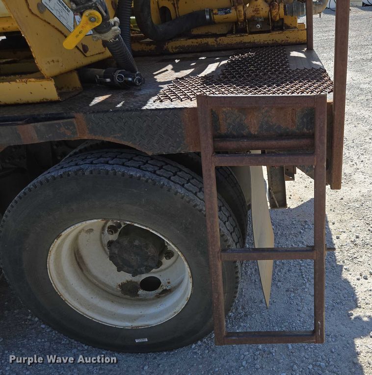 image for item ED2142 2007 International 9400i SBA flatbed truck with mud mixing system