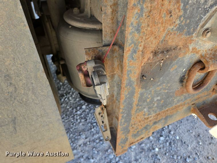 image for item ED2142 2007 International 9400i SBA flatbed truck with mud mixing system