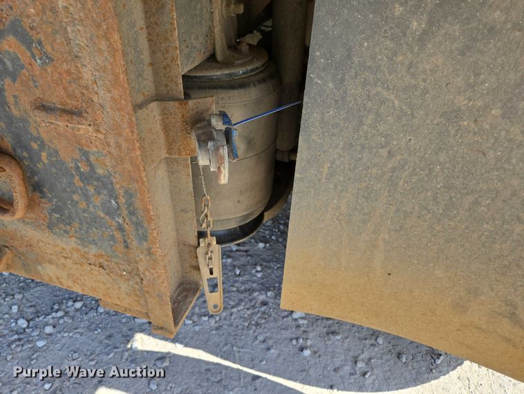 image for item ED2142 2007 International 9400i SBA flatbed truck with mud mixing system