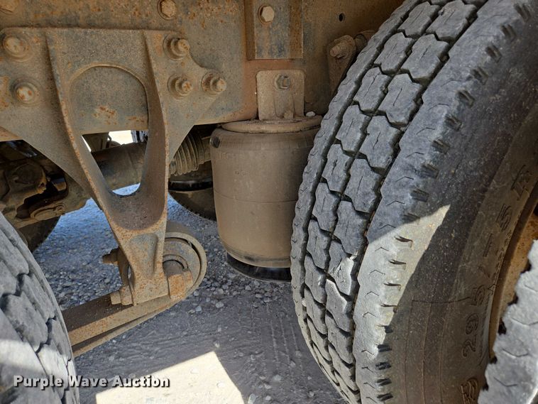 image for item ED2142 2007 International 9400i SBA flatbed truck with mud mixing system