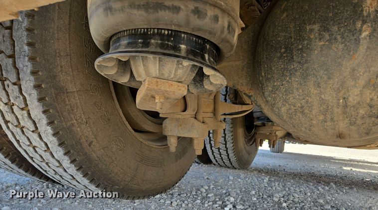 image for item ED2142 2007 International 9400i SBA flatbed truck with mud mixing system