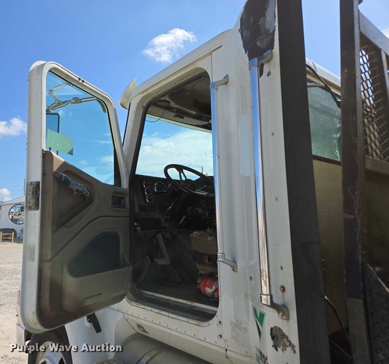 image for item ED2142 2007 International 9400i SBA flatbed truck with mud mixing system