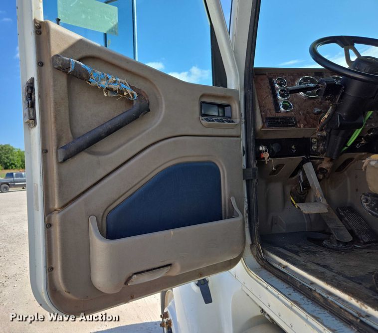 image for item ED2142 2007 International 9400i SBA flatbed truck with mud mixing system