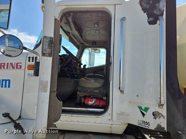 image for item ED2142 2007 International 9400i SBA flatbed truck with mud mixing system