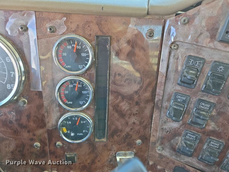 image for item ED2142 2007 International 9400i SBA flatbed truck with mud mixing system