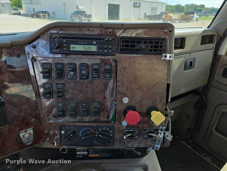 image for item ED2142 2007 International 9400i SBA flatbed truck with mud mixing system