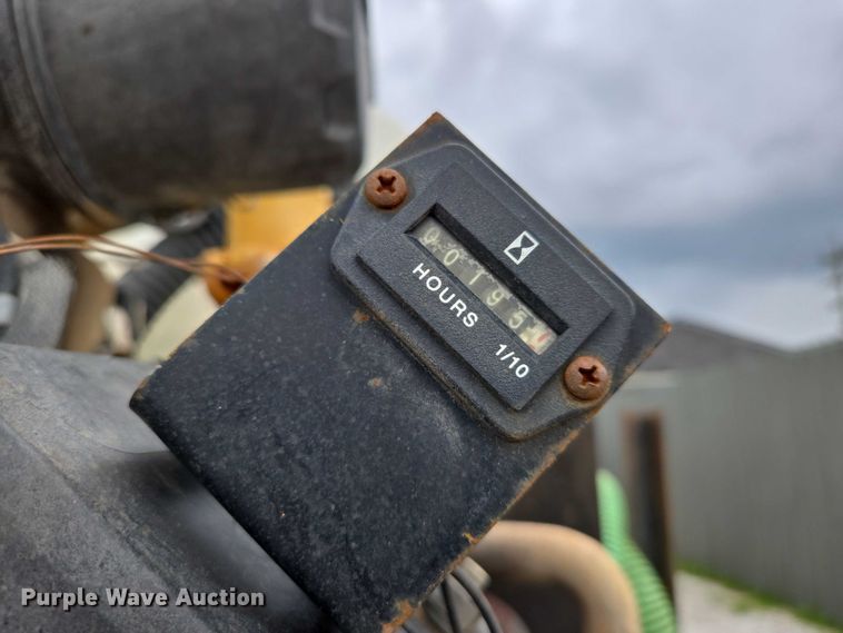 image for item ED2142 2007 International 9400i SBA flatbed truck with mud mixing system