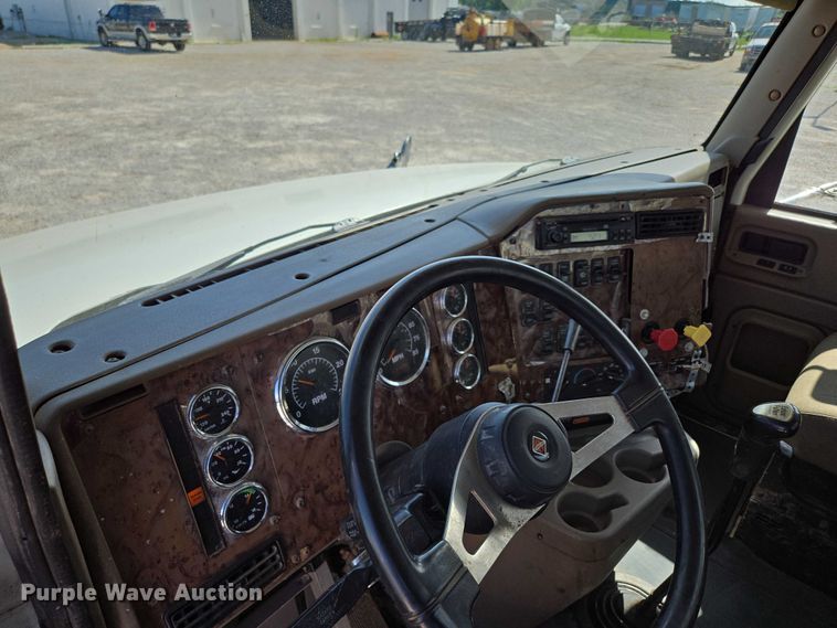 image for item ED2142 2007 International 9400i SBA flatbed truck with mud mixing system