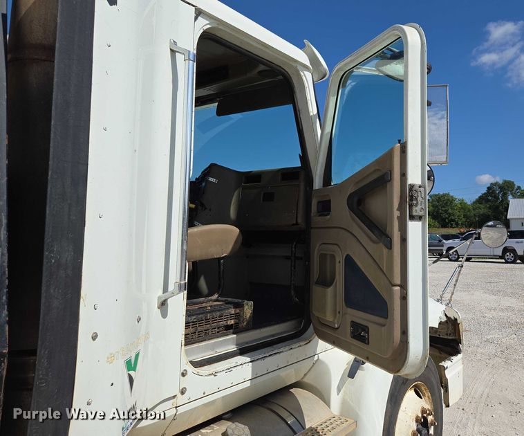 image for item ED2142 2007 International 9400i SBA flatbed truck with mud mixing system