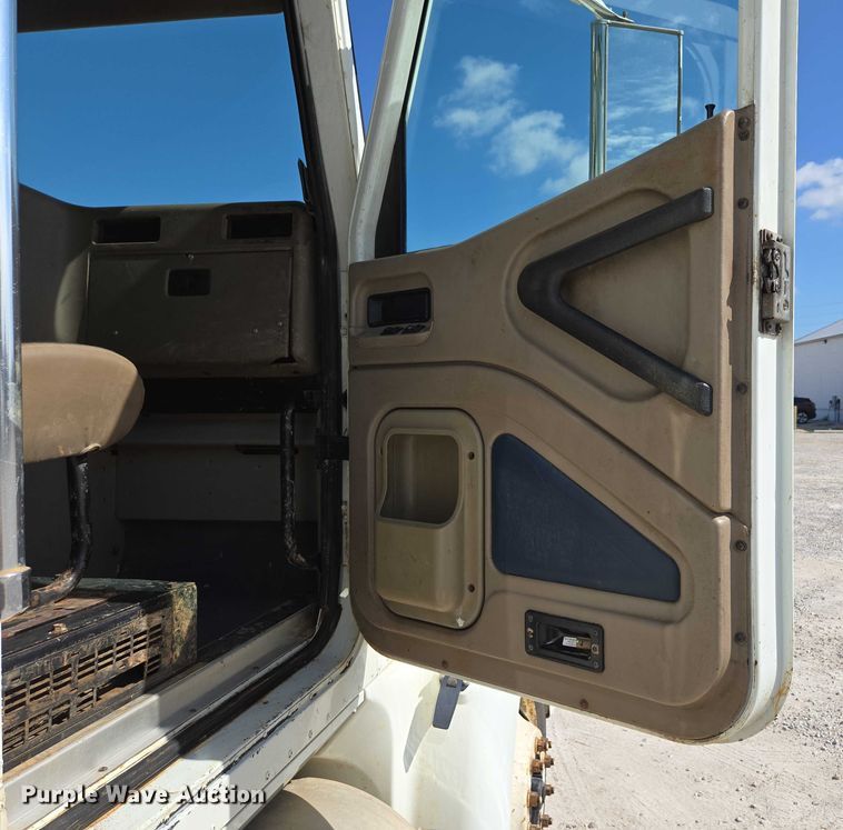 image for item ED2142 2007 International 9400i SBA flatbed truck with mud mixing system