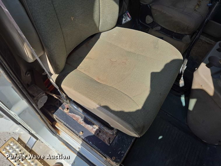 image for item ED2142 2007 International 9400i SBA flatbed truck with mud mixing system