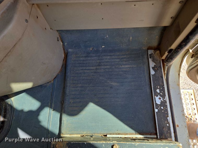 image for item ED2142 2007 International 9400i SBA flatbed truck with mud mixing system