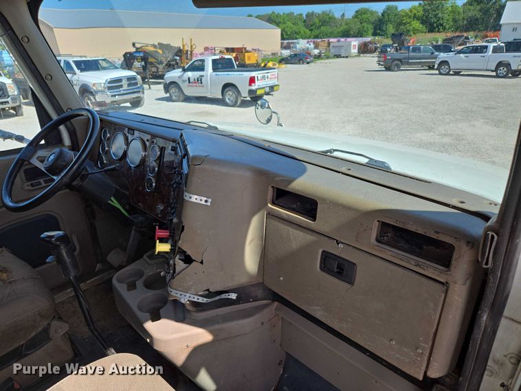 image for item ED2142 2007 International 9400i SBA flatbed truck with mud mixing system