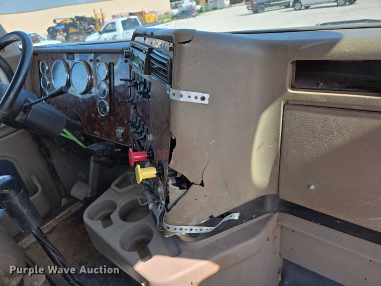 image for item ED2142 2007 International 9400i SBA flatbed truck with mud mixing system