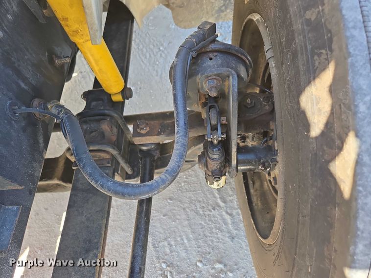 image for item ED2142 2007 International 9400i SBA flatbed truck with mud mixing system