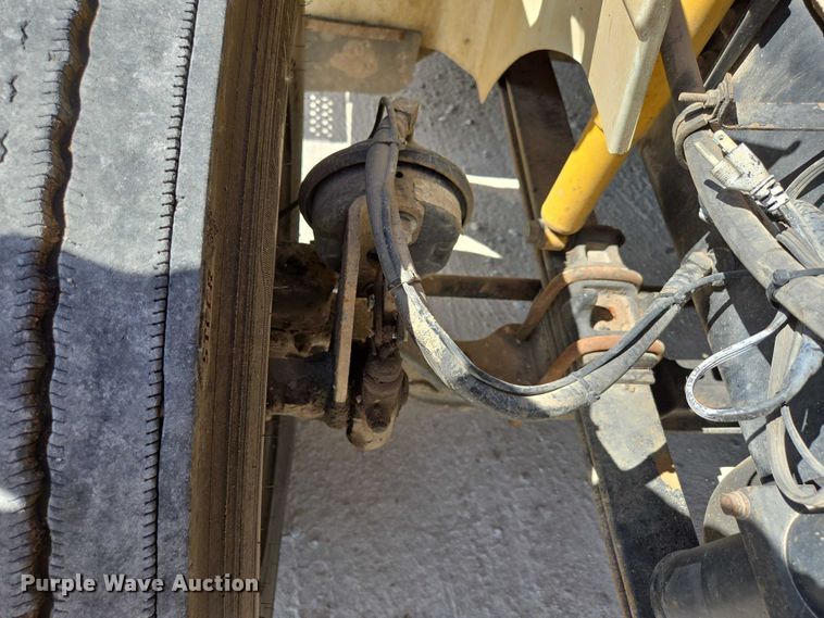 image for item ED2142 2007 International 9400i SBA flatbed truck with mud mixing system