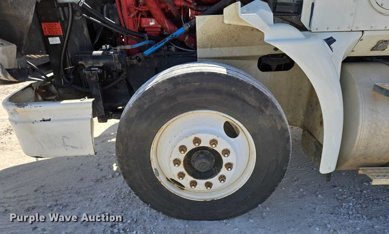 image for item ED2142 2007 International 9400i SBA flatbed truck with mud mixing system