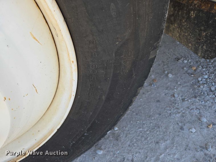 image for item ED2142 2007 International 9400i SBA flatbed truck with mud mixing system