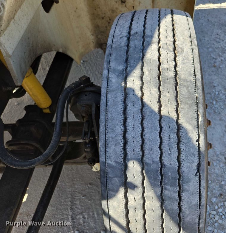 image for item ED2142 2007 International 9400i SBA flatbed truck with mud mixing system